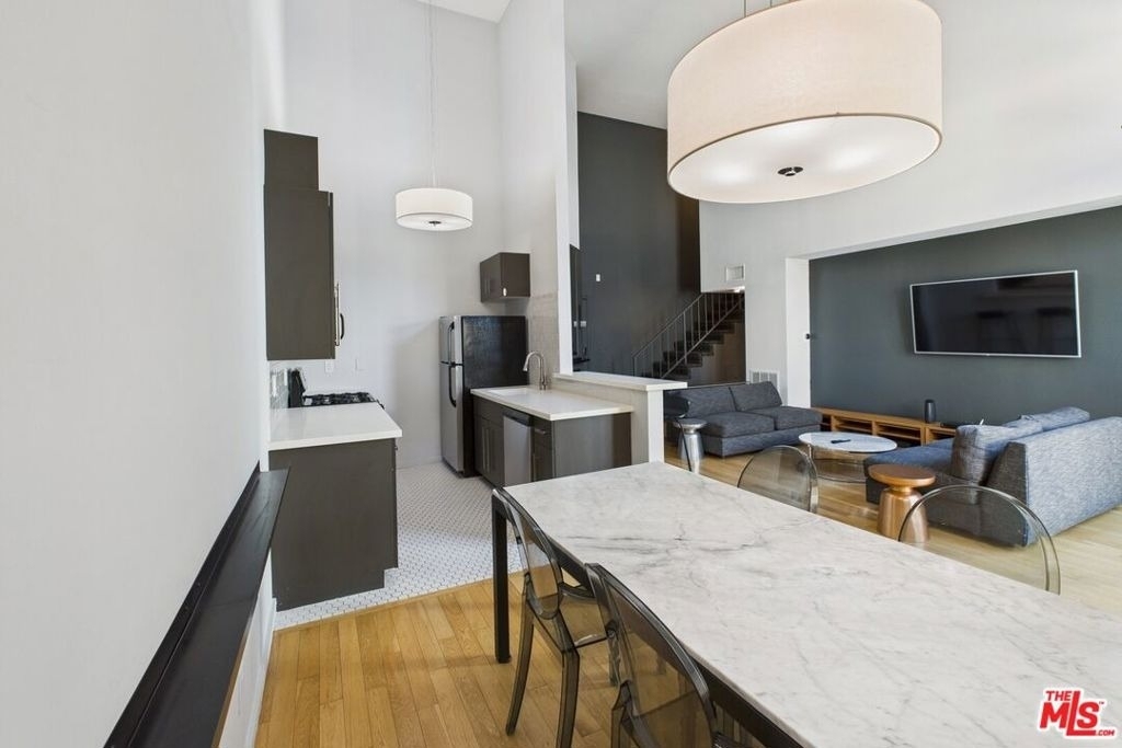 888 Hilgard Avenue - Photo 2