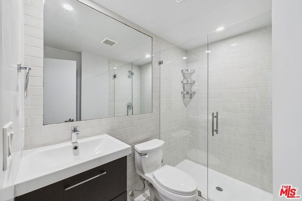 888 Hilgard Avenue - Photo 6