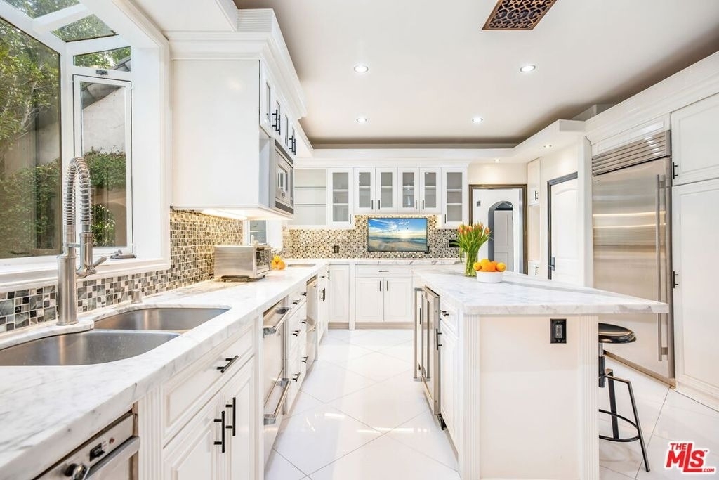 607 N Hillcrest Road - Photo 4