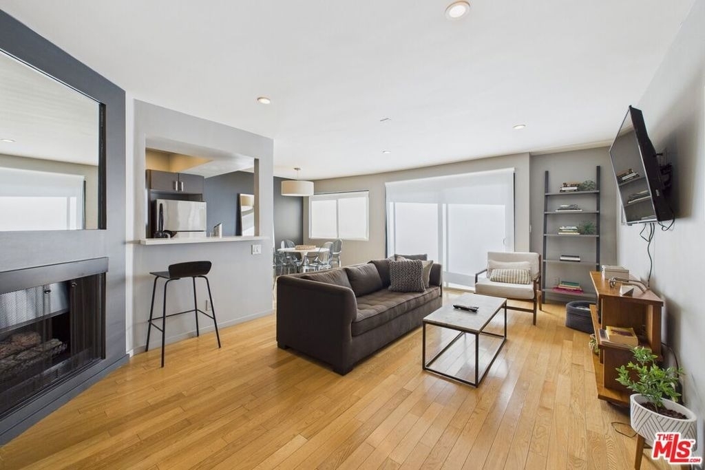 888 Hilgard Avenue - Photo 10