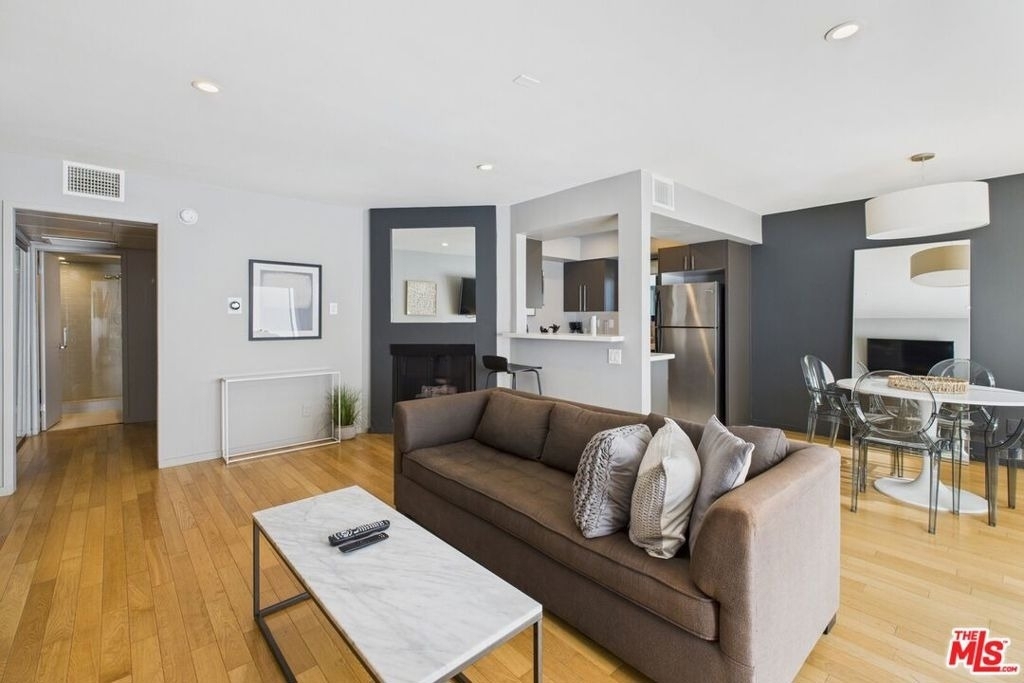 888 Hilgard Avenue - Photo 9