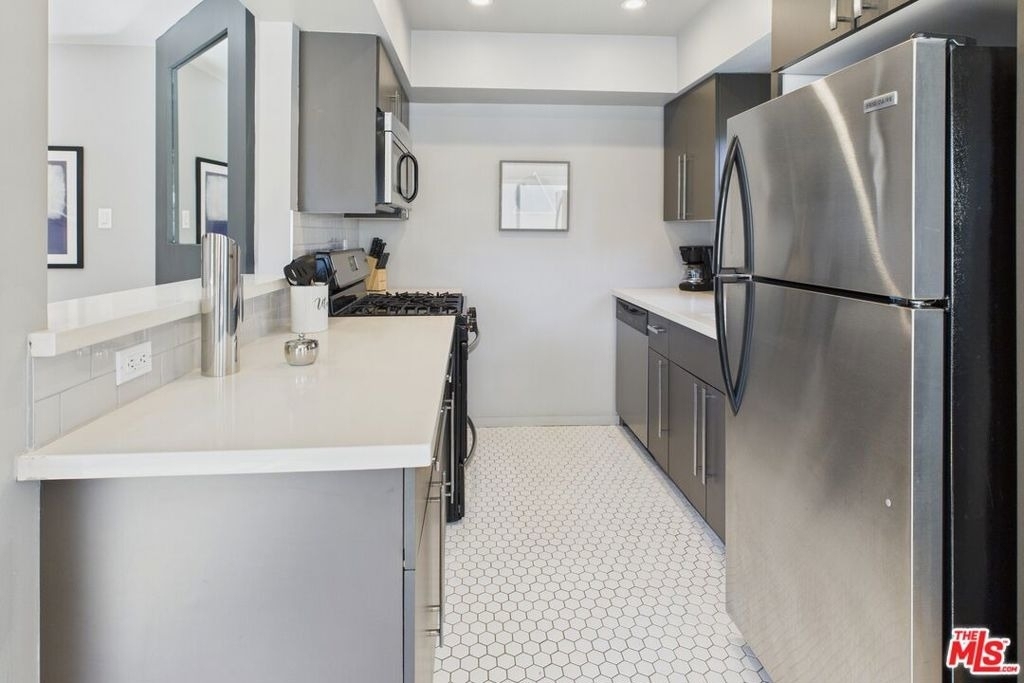 888 Hilgard Avenue - Photo 2