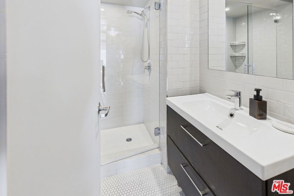 888 Hilgard Avenue - Photo 7