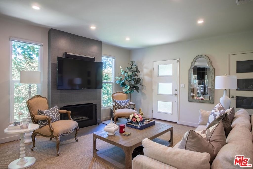 9001 Phyllis Avenue - Photo 2