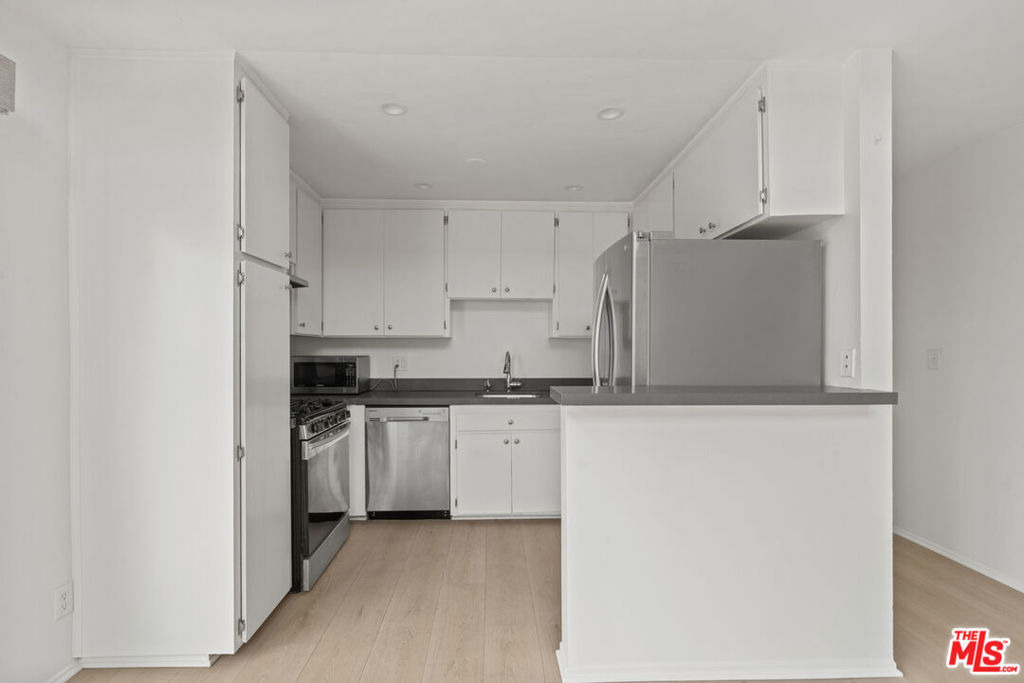 10 19th Avenue - Photo 8
