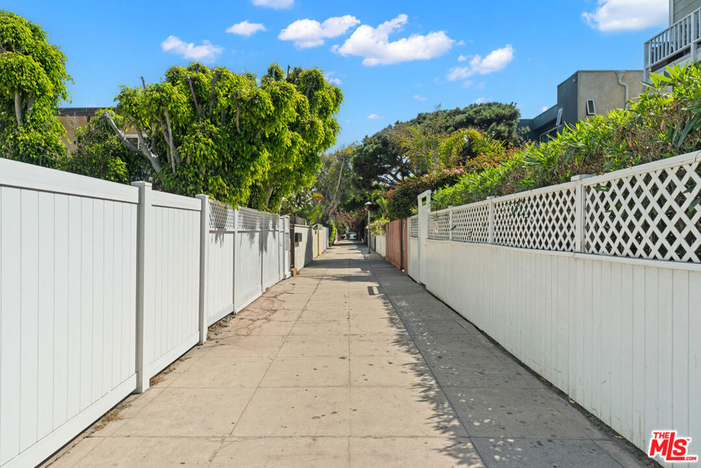 10 19th Avenue - Photo 22
