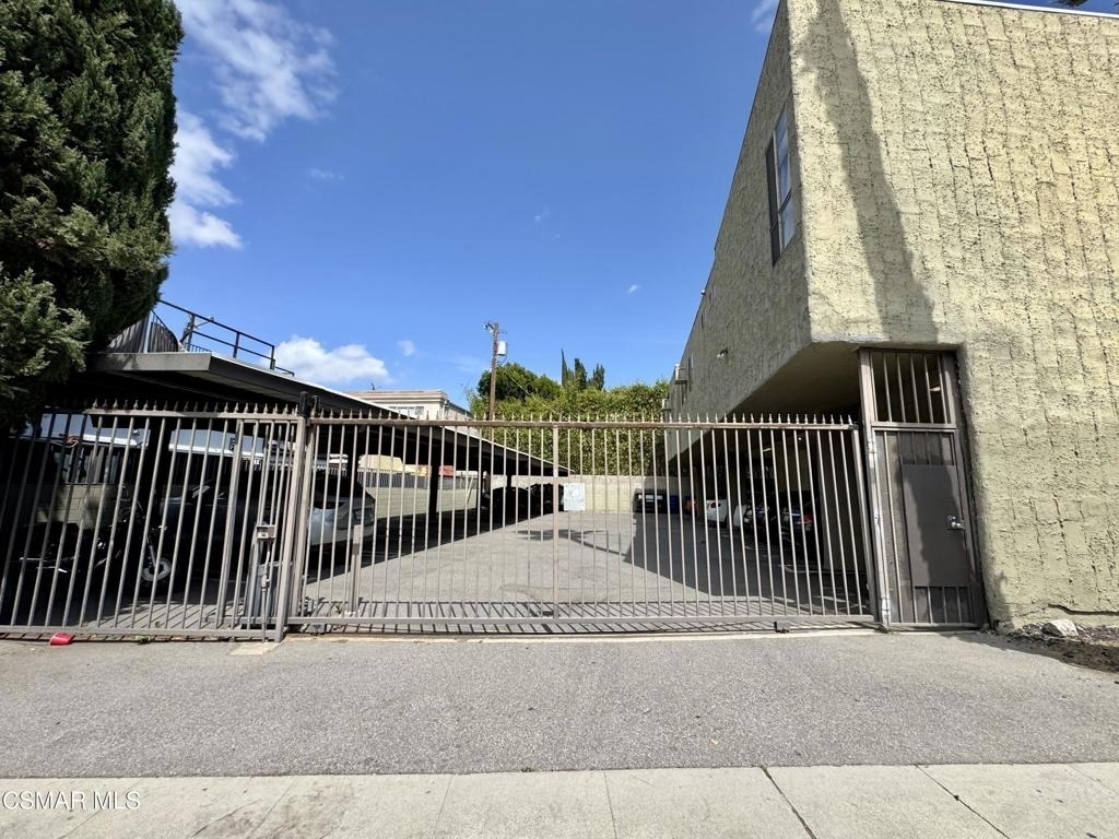 4506 Saugus Avenue - Photo 24