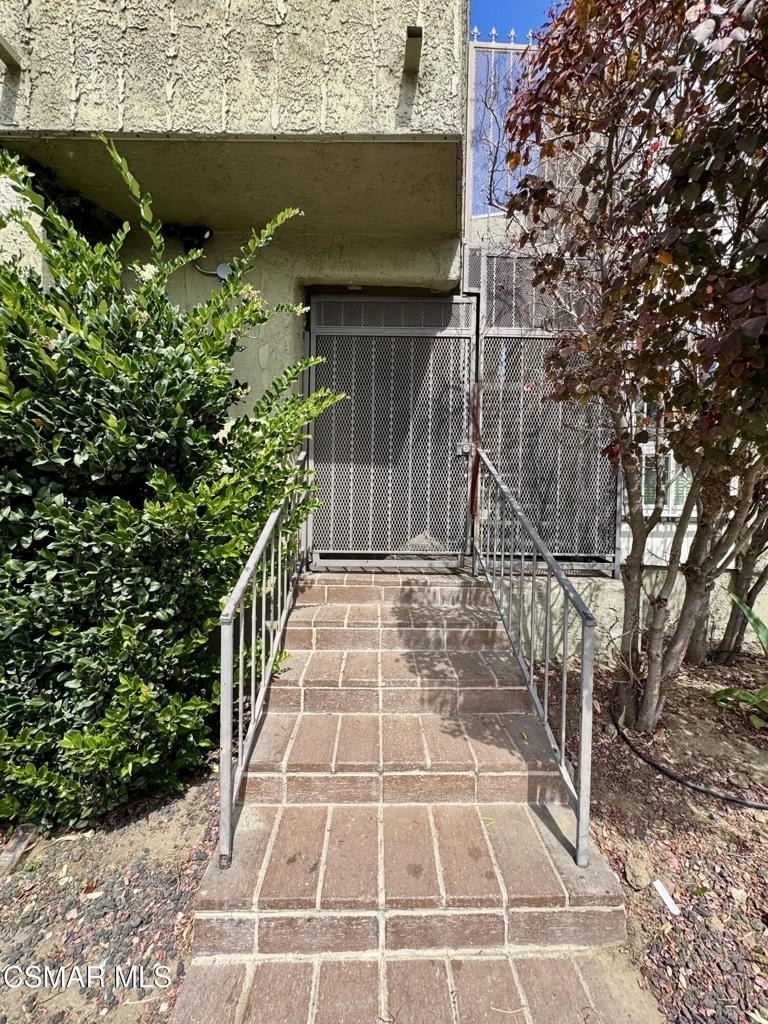4506 Saugus Avenue - Photo 22