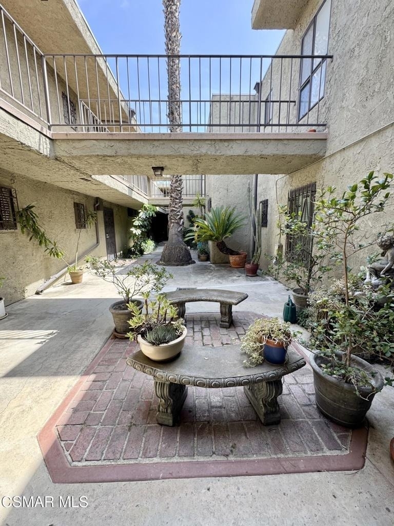 4506 Saugus Avenue - Photo 19
