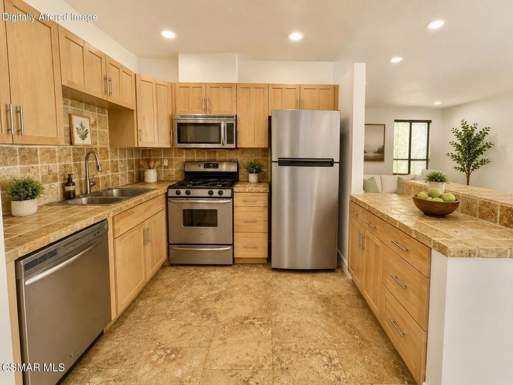 4506 Saugus Avenue - Photo 4
