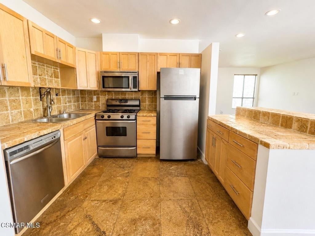 4506 Saugus Avenue - Photo 5