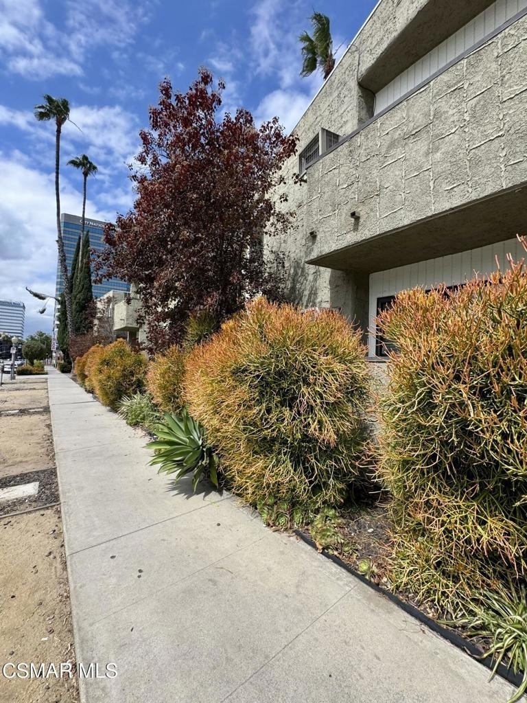 4506 Saugus Avenue - Photo 20
