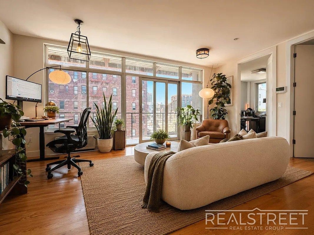 109 Winthrop St - Photo 0
