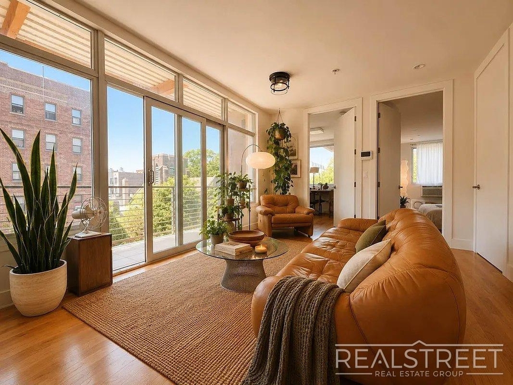 109 Winthrop St - Photo 1