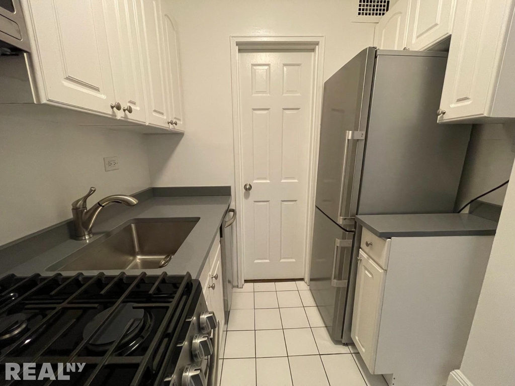435 E 79th St - Photo 1