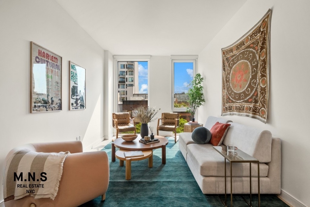 Madison Avenue - Photo 1