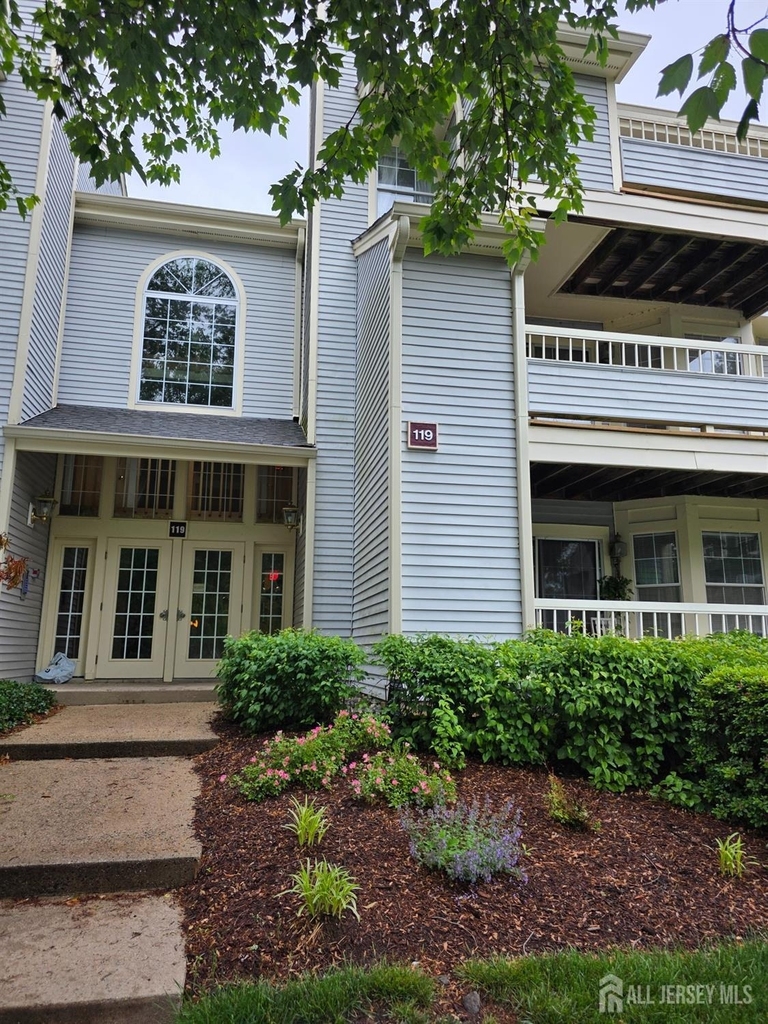 119 Commonwealth Court - Photo 0