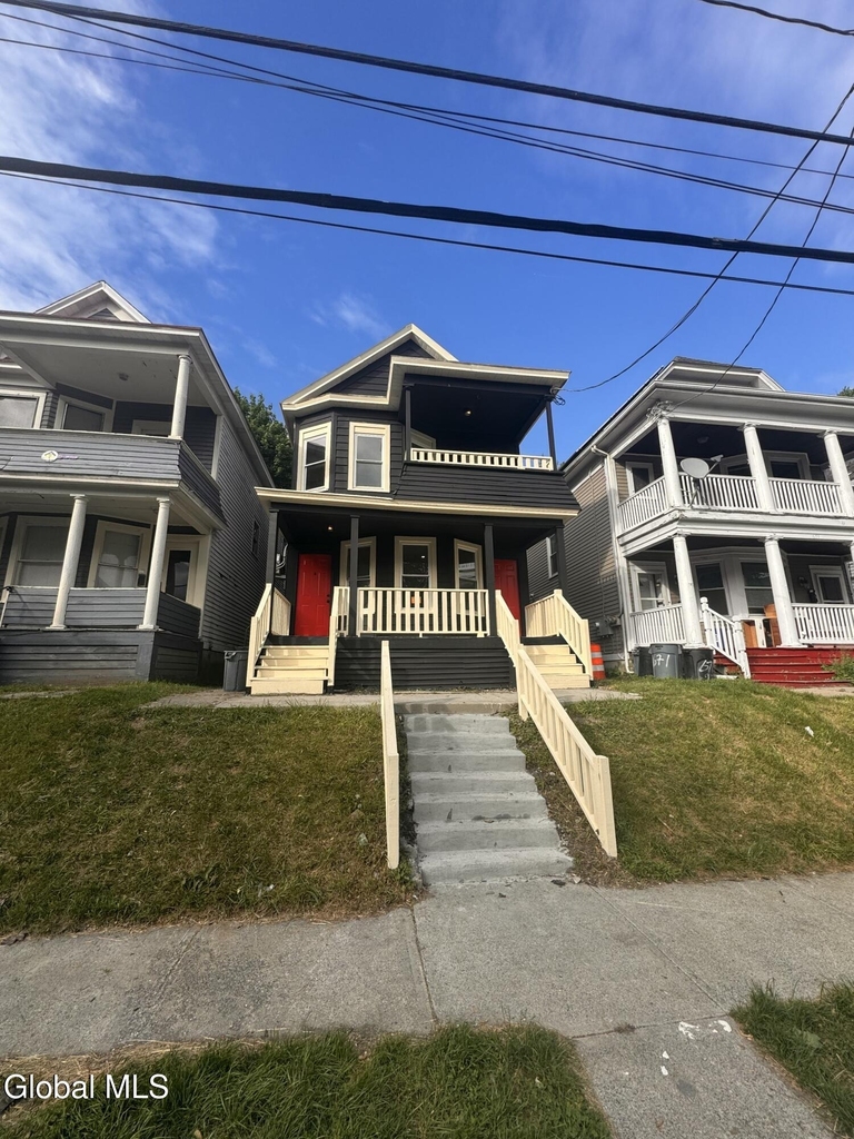 673 Myrtle Avenue - Photo 0