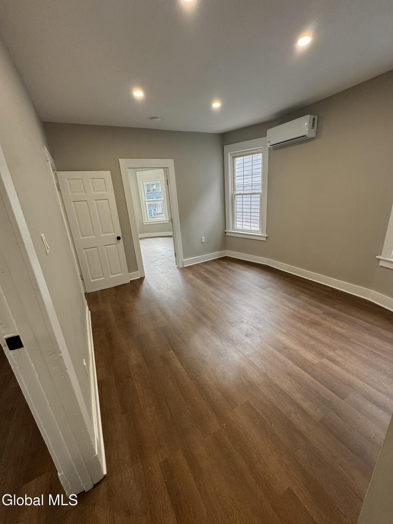 673 Myrtle Avenue - Photo 3