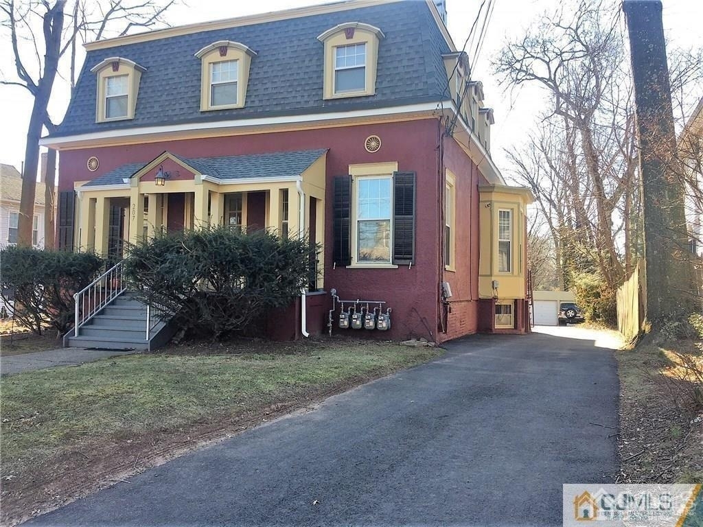 207 Woodbridge Avenue - Photo 0