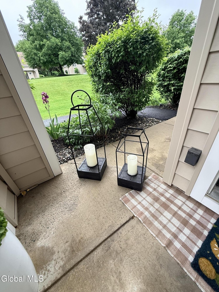 823 Hampton Place Boulevard - Photo 5