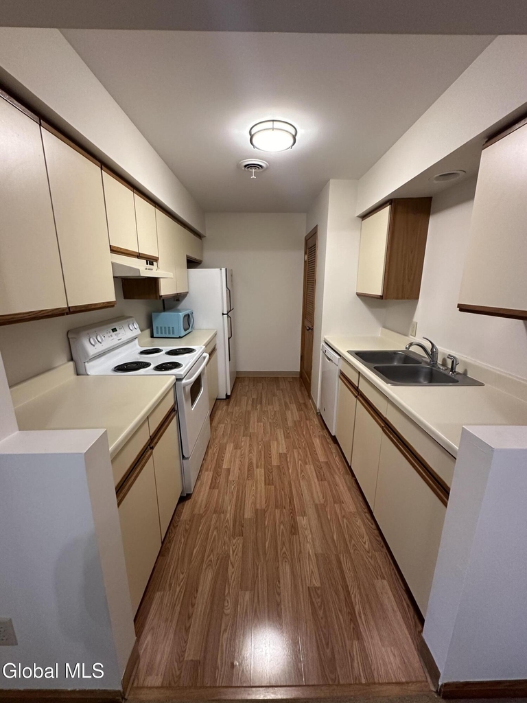 222 S Ten Broeck Street - Photo 10