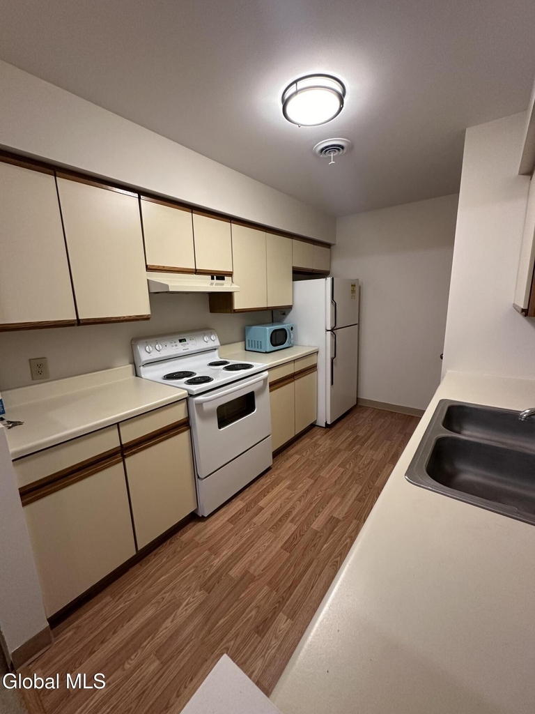 222 S Ten Broeck Street - Photo 9
