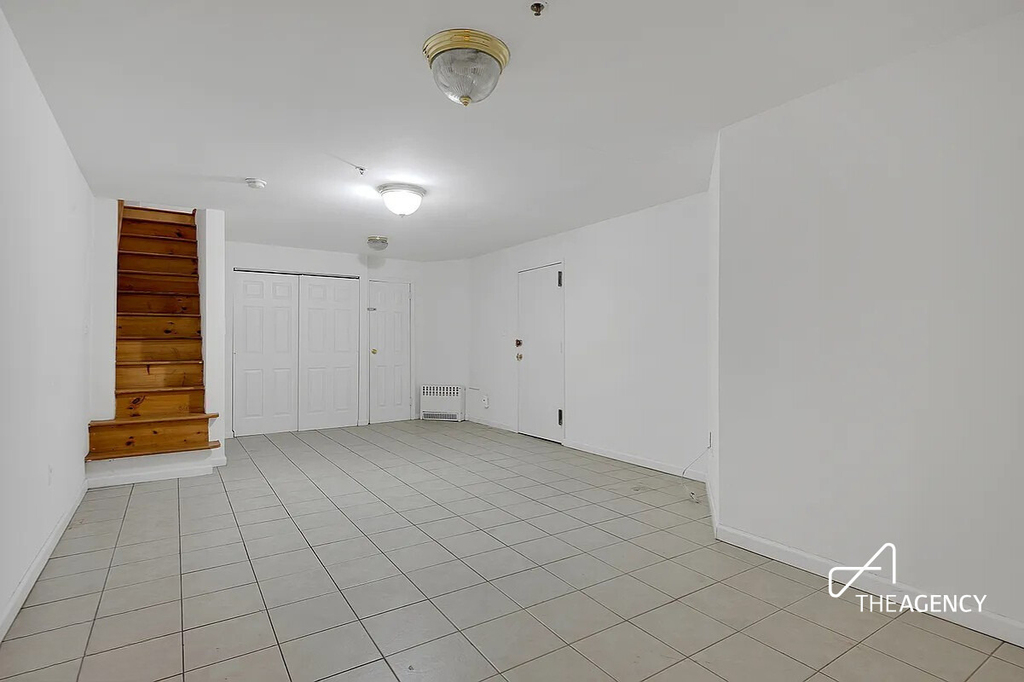 242 W 21st Street - Photo 3