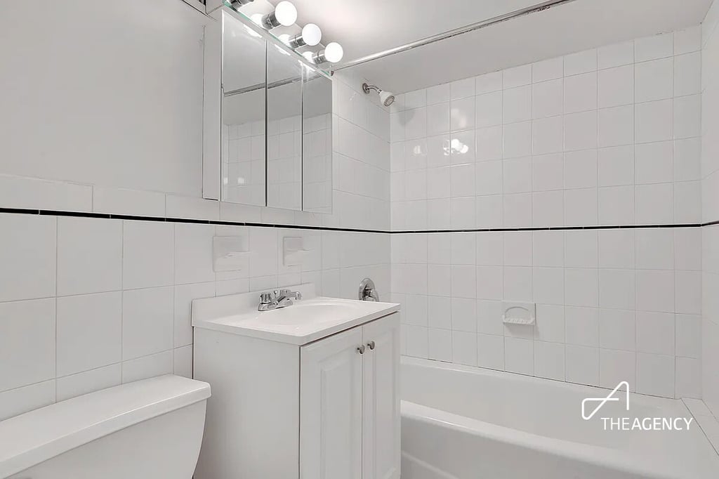 242 W 21st Street - Photo 7