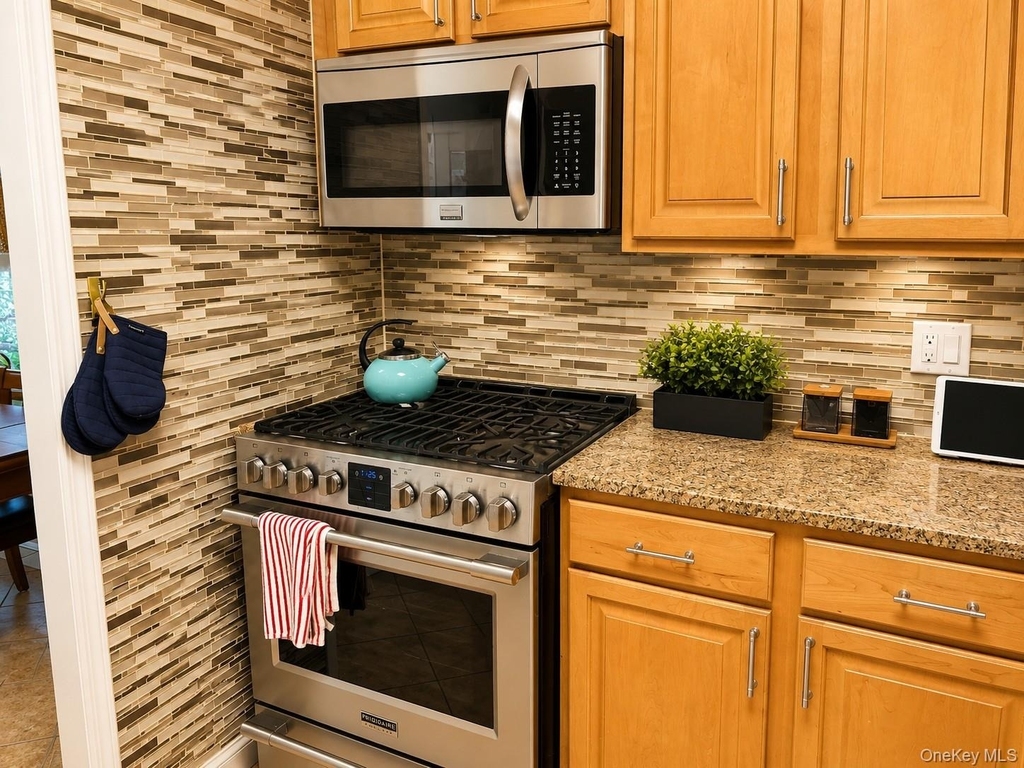 494 Lincoln Street - Photo 2