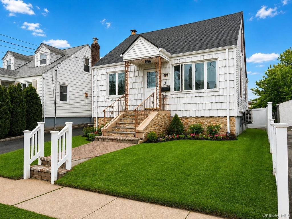 494 Lincoln Street - Photo 0