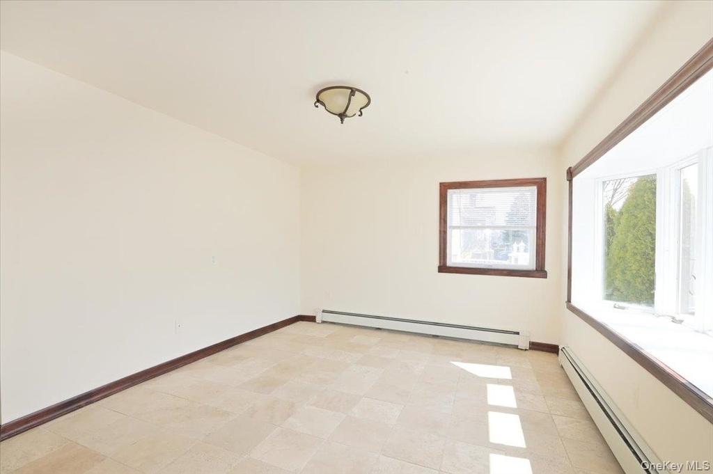9 Cabot Rd W - Photo 12