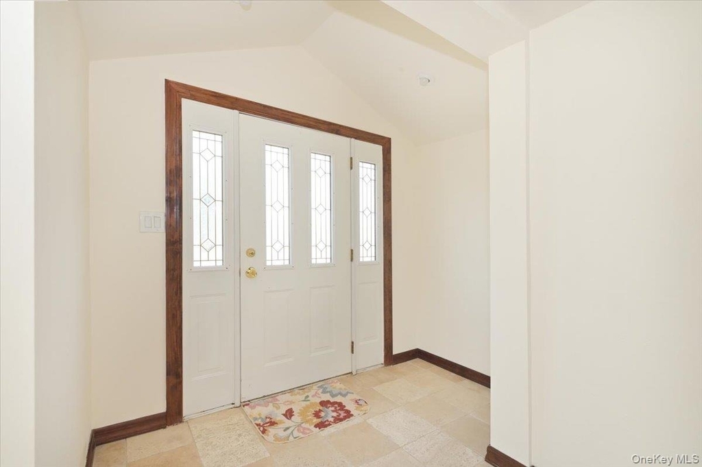 9 Cabot Rd W - Photo 5