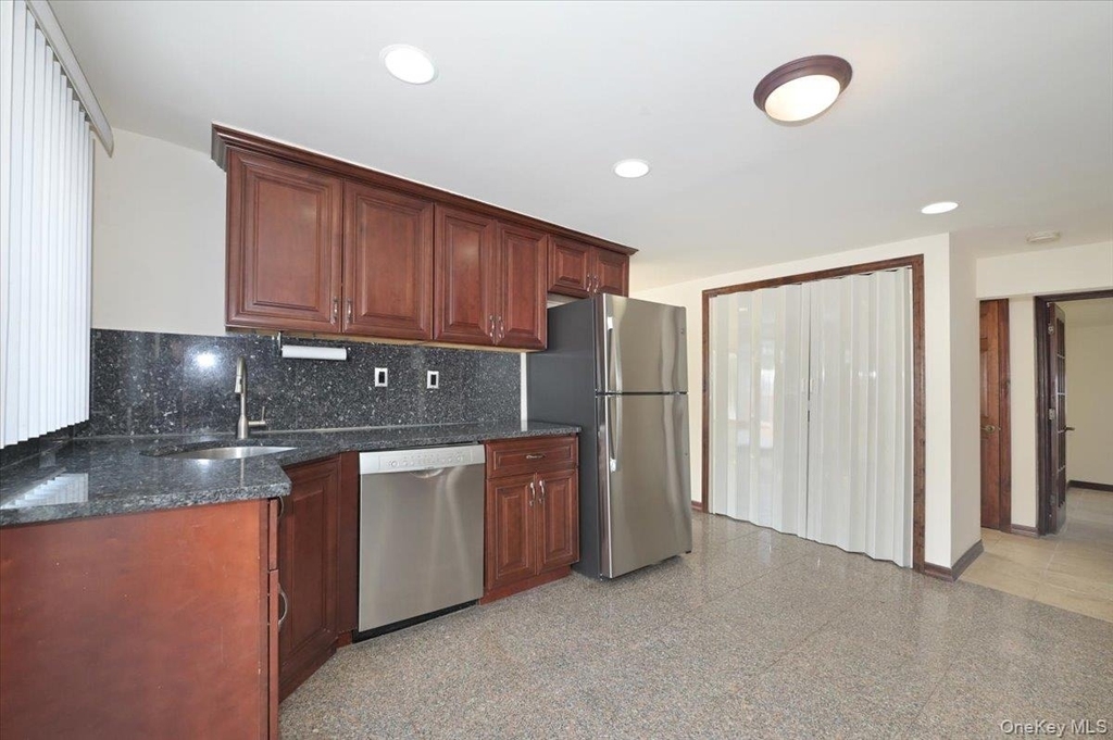 9 Cabot Rd W - Photo 13