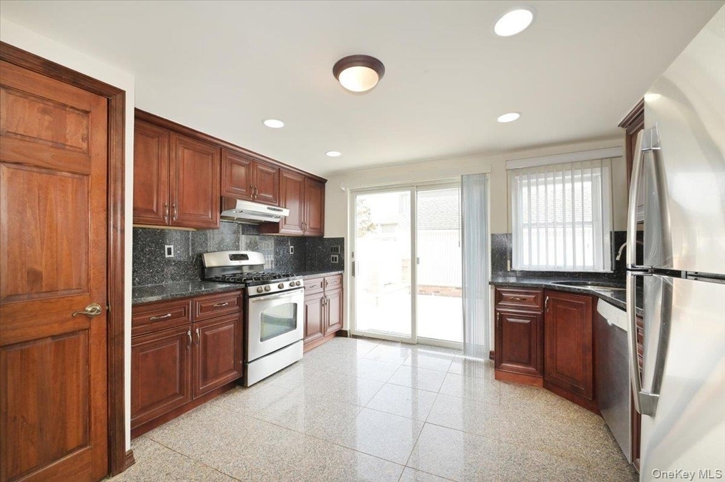 9 Cabot Rd W - Photo 15