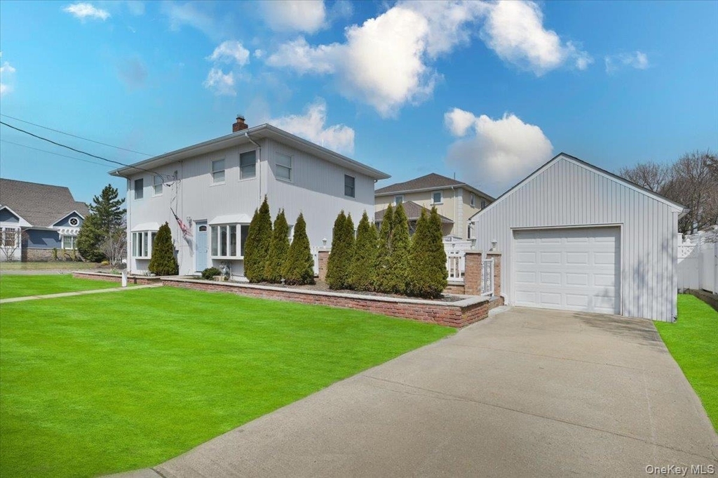 9 Cabot Rd W - Photo 1