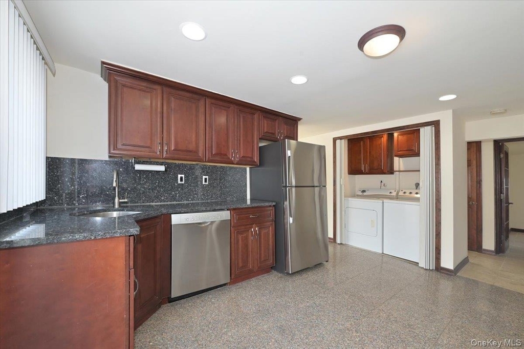 9 Cabot Rd W - Photo 14