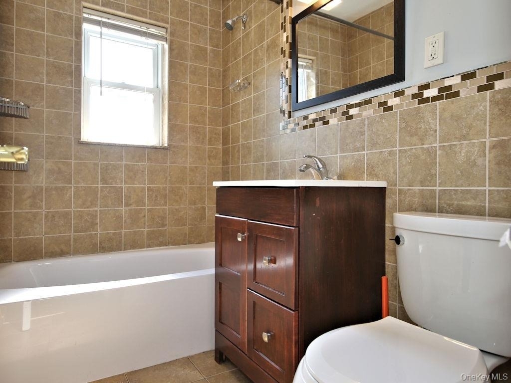 419 Tompkins Avenue - Photo 5