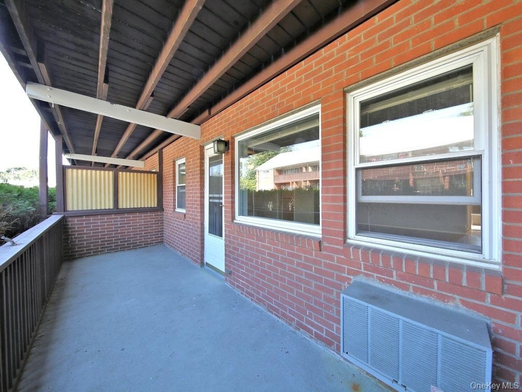 419 Tompkins Avenue - Photo 6