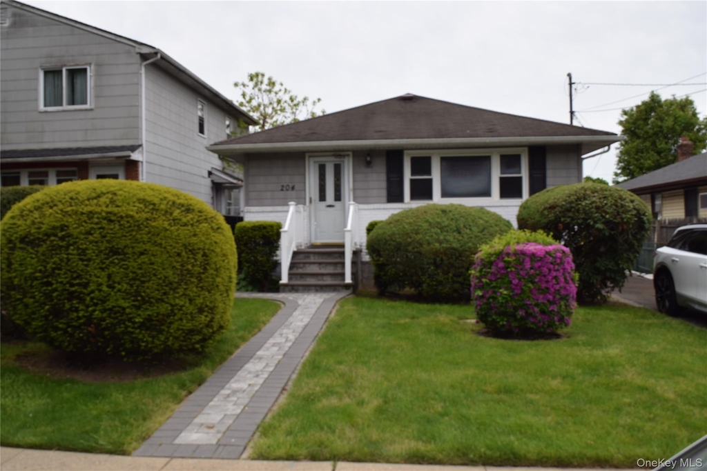 204 Wellington Street - Photo 0
