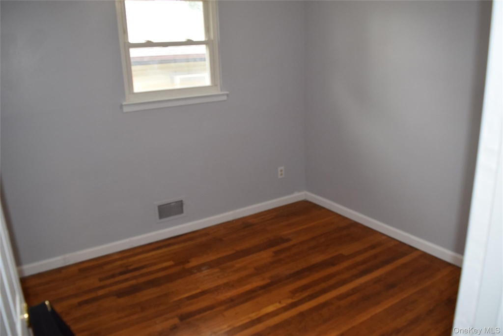 204 Wellington Street - Photo 3
