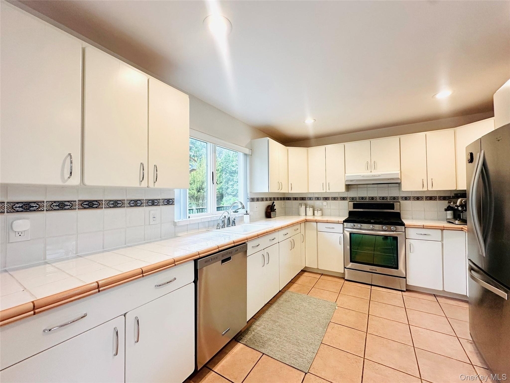 40 Hilltop Road - Photo 4