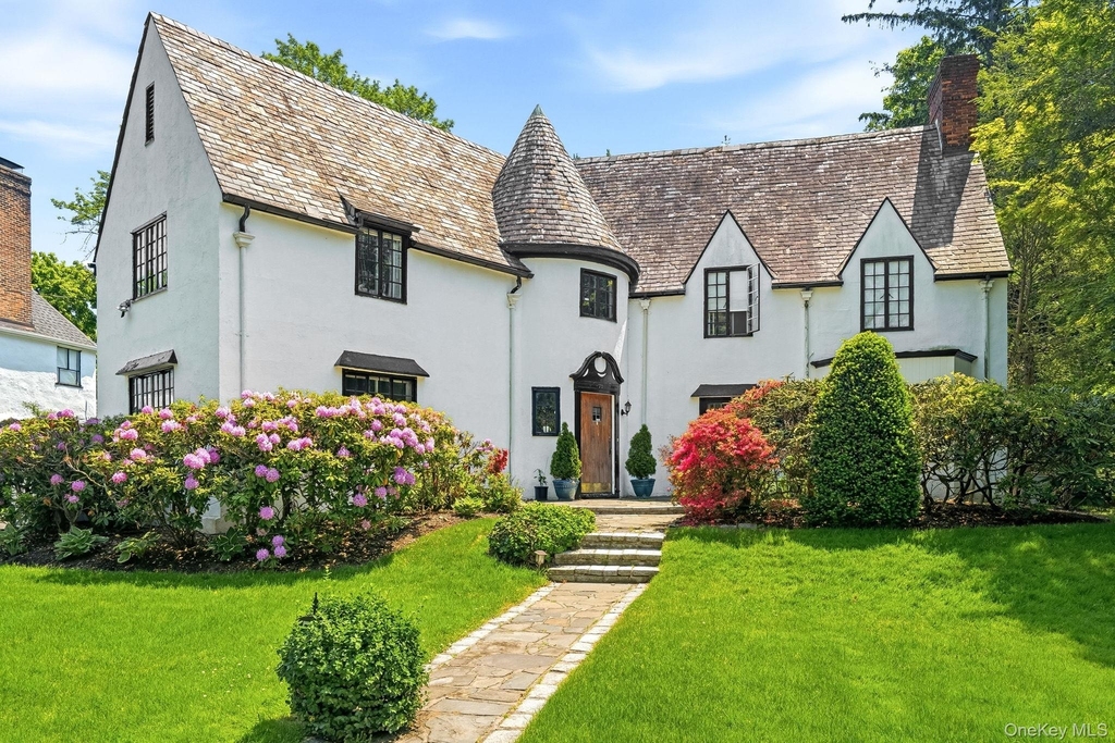 72 Hampton Road - Photo 0