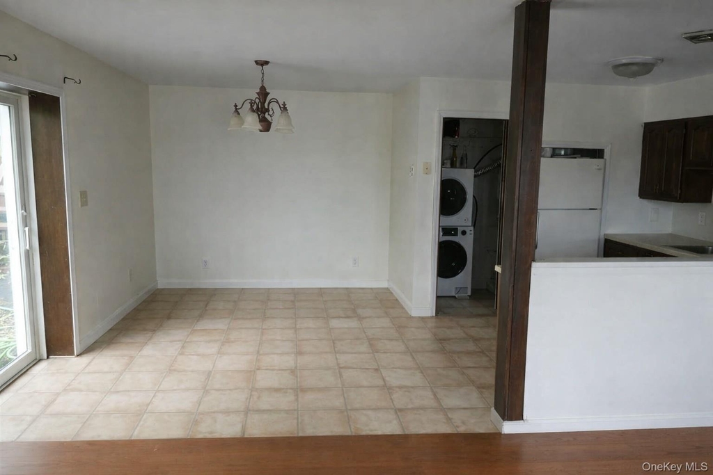 180 Winston Drive - Photo 3