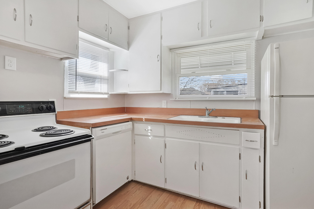 3840 Bart Avenue - Photo 2