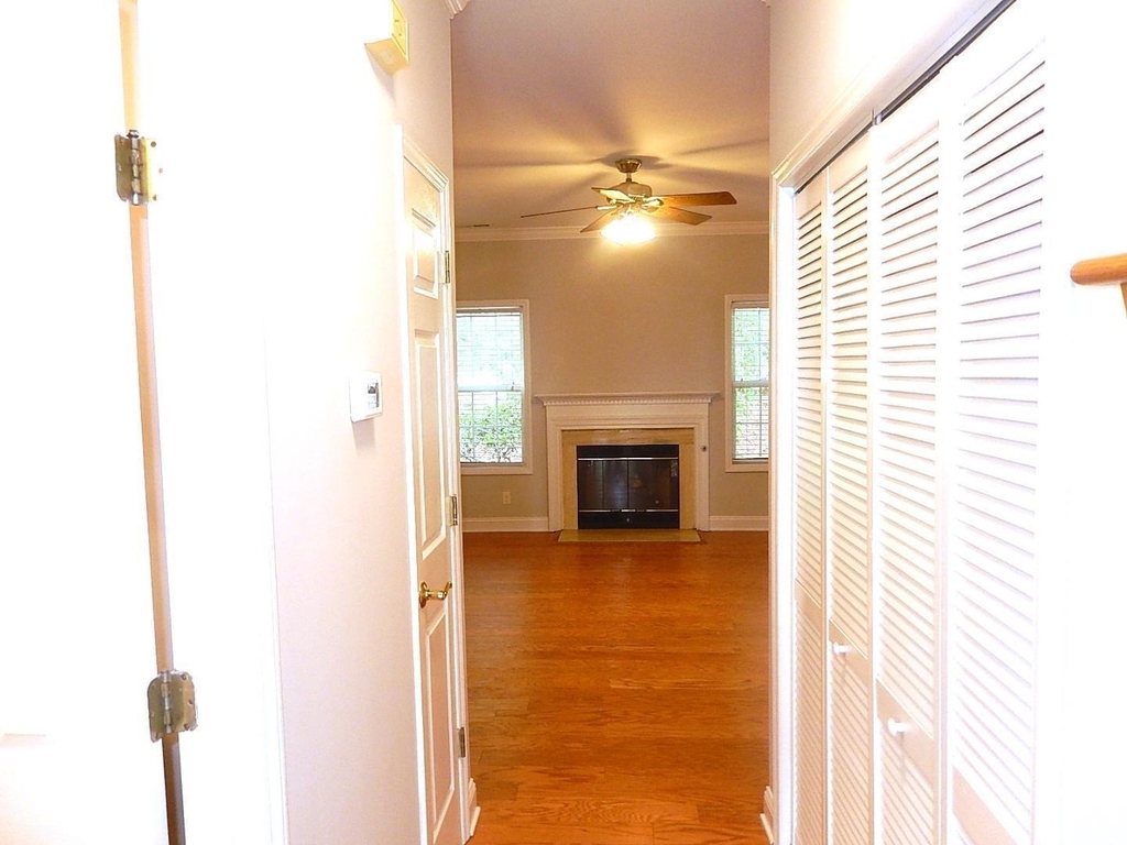 211 Bridgepath Drive - Photo 2