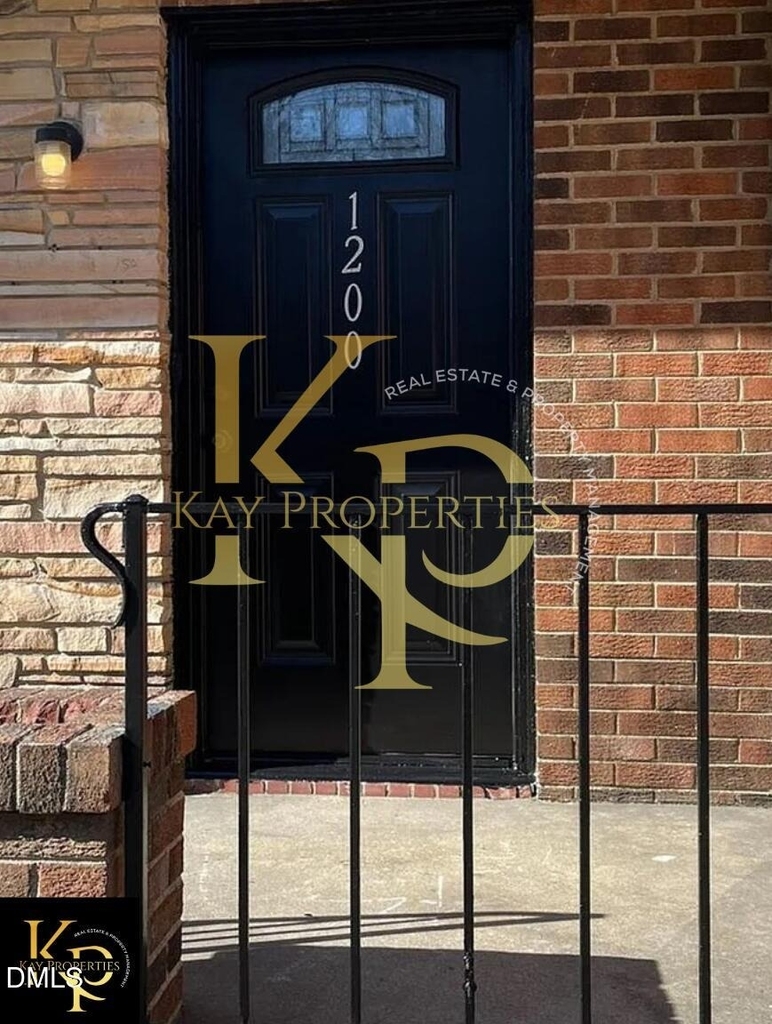 1200 E Holly Street - Photo 1