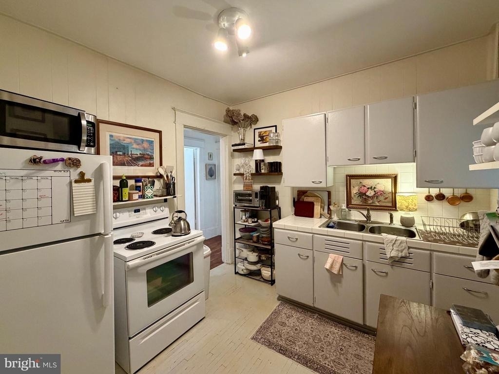 422 Clifford Street W - Photo 5