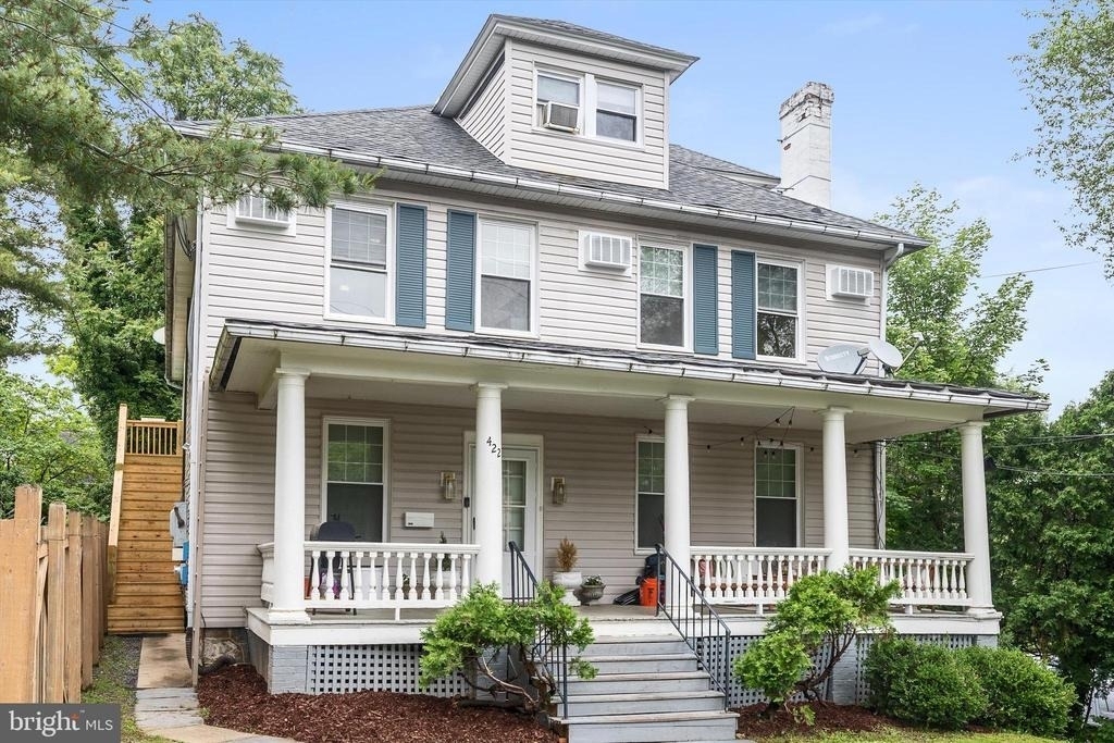422 Clifford Street W - Photo 0