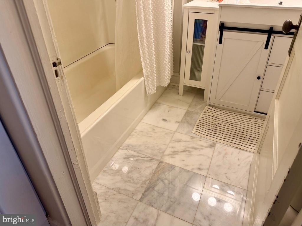 422 Clifford Street W - Photo 11